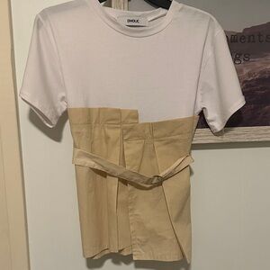 Size Medium DHOLIC White and Tan Tshirt with belt